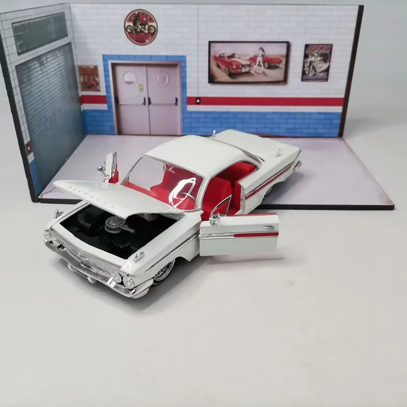 1961 Impala 1/24 Scale Diecast Model 2 1961 Impala 1/24 Scale Diecast Model - Image 2