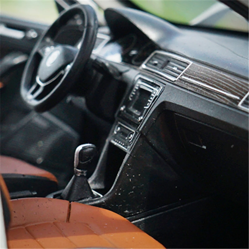 VW Gran Santana SUV 1:18 Diecast Model 6 VW Gran Santana SUV 1:18 Diecast Model - Image 6