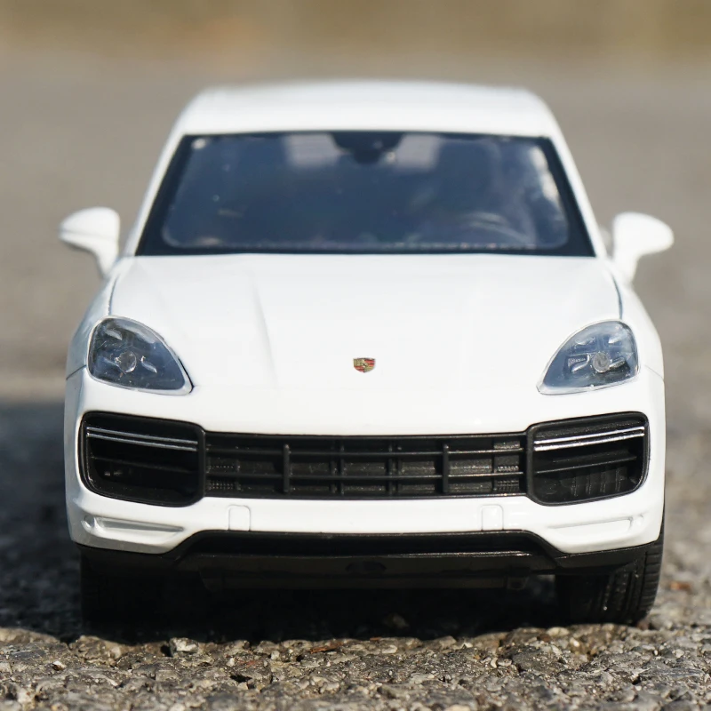 1:24 Porsche Cayenne Turbo Diecast Model 3 1:24 Porsche Cayenne Turbo Diecast Model - Image 3