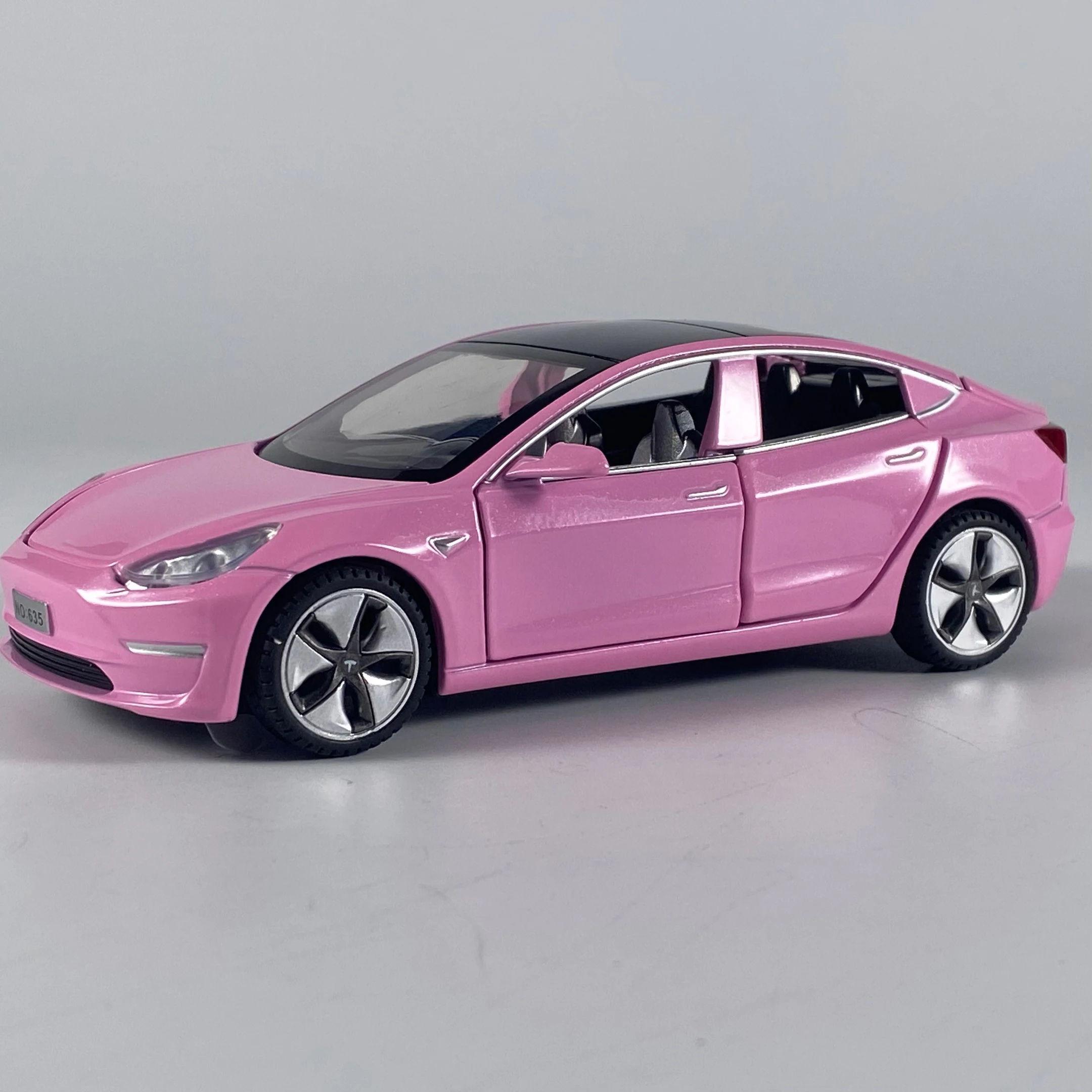 1:32 Scale Electric Car Model in Pink 7 1:32 Scale Electric Car Model in Pink - Image 7