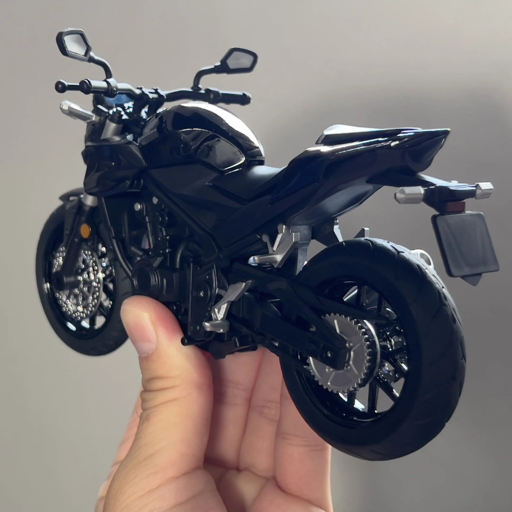 Honda CB400F Street Motorcycle Model 1:12 Scale 6 Honda CB400F Street Motorcycle Model 1:12 Scale - Image 6