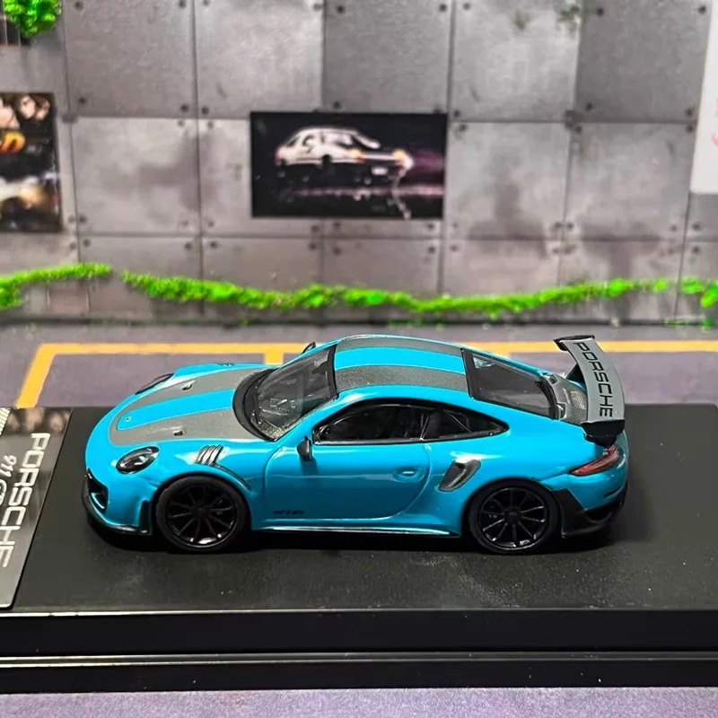 1:64 Scale Porsche 911 GT2 RS Diecast Model 6 1:64 Scale Porsche 911 GT2 RS Diecast Model - Image 6