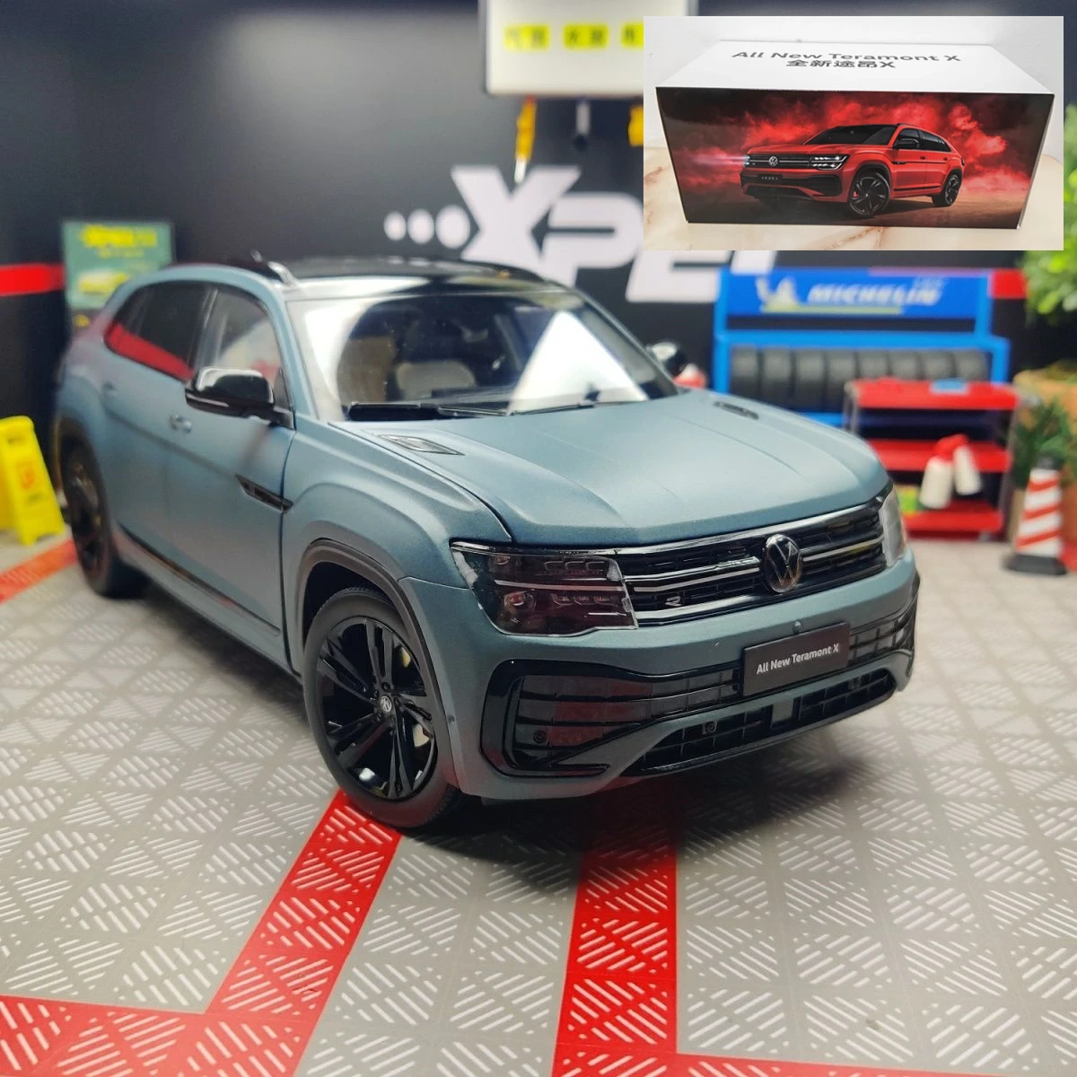 Volkswagen Teramont X SUV 1:18 Diecast Model 3 Volkswagen Teramont X SUV 1:18 Diecast Model - Image 3