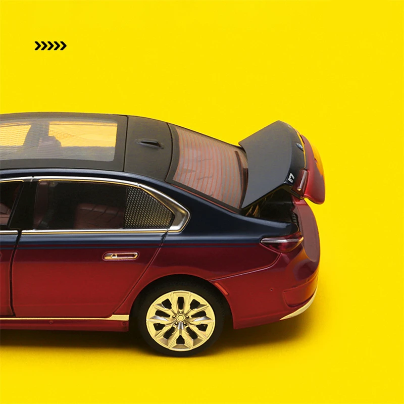 1:24 BMW 7 Series i7 G70 Diecast Model 5 1:24 BMW 7 Series i7 G70 Diecast Model - Image 5