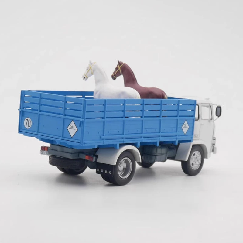 Ebro D-700 Truck 1:43 Scale Model with Horses 5 Ebro D-700 Truck 1:43 Scale Model with Horses - Image 5