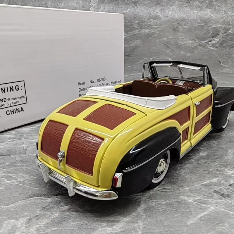 1964 Ford Sportsman Convertible Diecast Model 5 1964 Ford Sportsman Convertible Diecast Model - Image 5