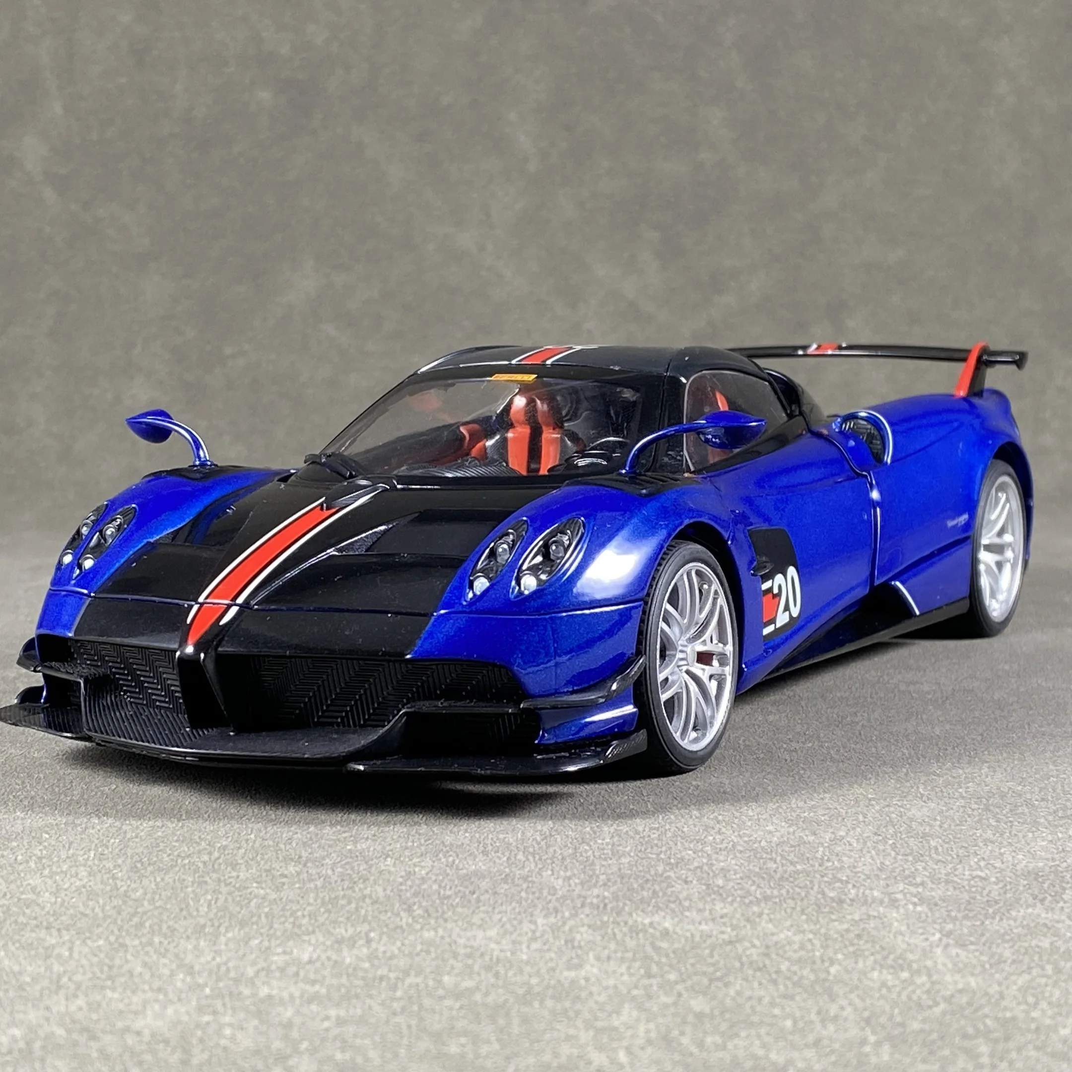 Blue Pagani Huayra BC 1:18 Scale Diecast Model 10 Blue Pagani Huayra BC 1:18 Scale Diecast Model - Image 10