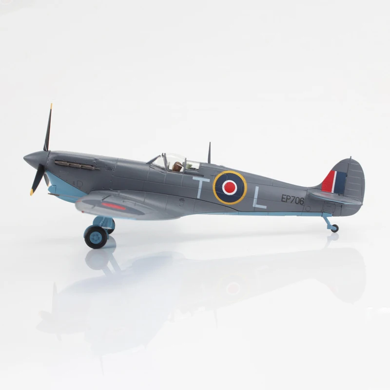 1:72 Scale Spitfire 1942 Aircraft Model 2 1:72 Scale Spitfire 1942 Aircraft Model - Image 2