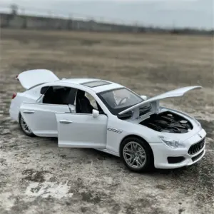 1:32 Blue Maserati Quattroporte Diecast Model 11 S93e0de4a3b15494fb2b45f4412808e6bX