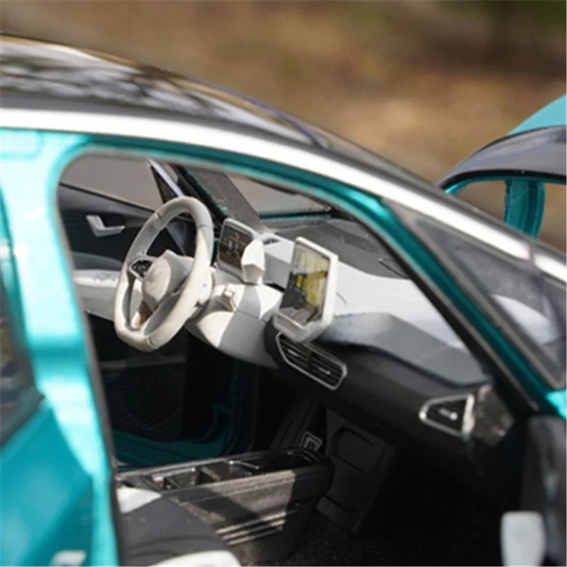 1:18 VW ID.3 SUV Diecast Model in Teal 3 1:18 VW ID.3 SUV Diecast Model in Teal - Image 3
