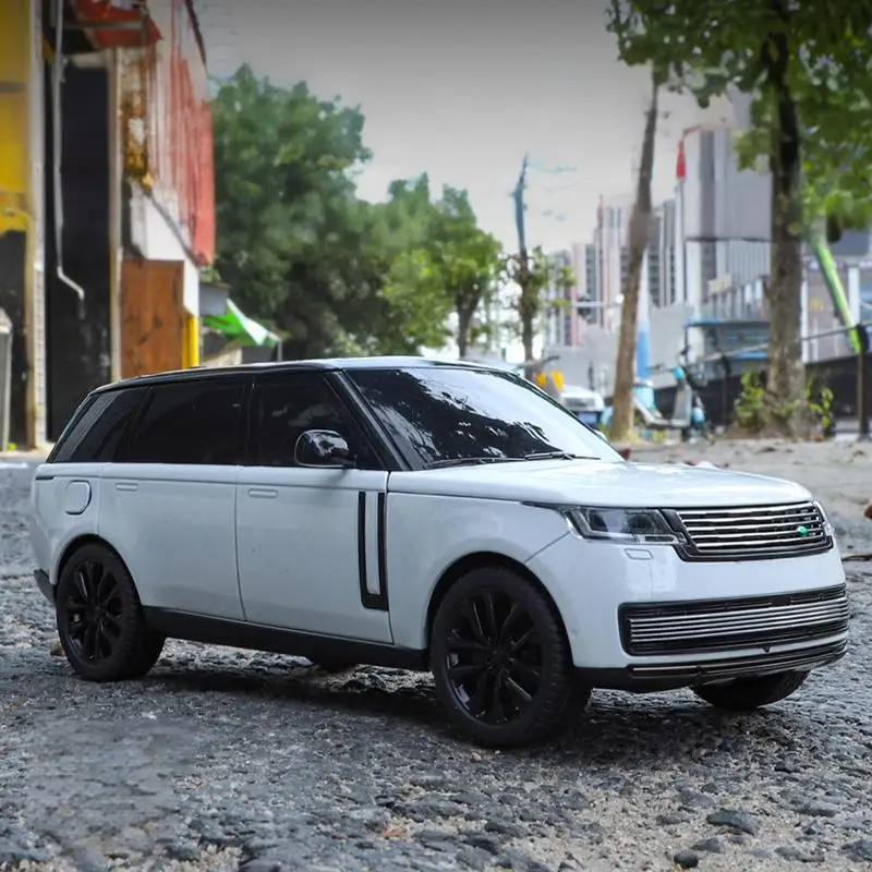 Land Rover Range Rover SV 1:24 Scale Diecast Model 4 Land Rover Range Rover SV 1:24 Scale Diecast Model - Image 4
