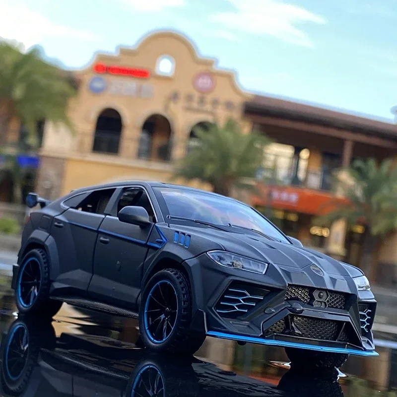 Lamborghini Urus 1:32 Diecast Metal Model 7 Lamborghini Urus 1:32 Diecast Metal Model - Image 7