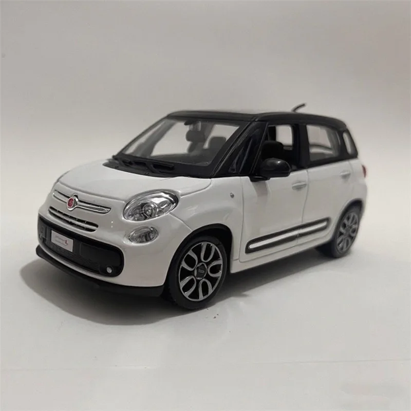 Fiat Punto EVO 1:24 Diecast Model Car 10 Fiat Punto EVO 1:24 Diecast Model Car - Image 10