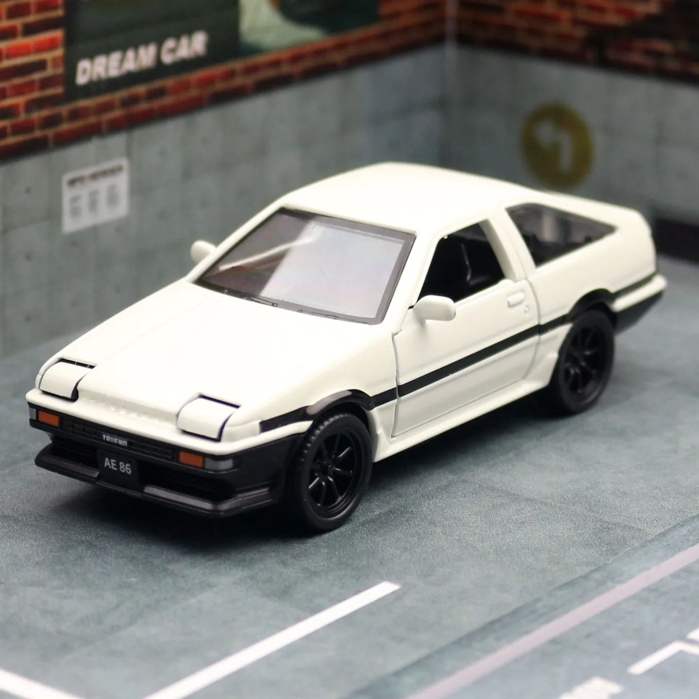 Toyota AE86 1:37 Diecast Model Car in White 3 Toyota AE86 1:37 Diecast Model Car in White - Image 3
