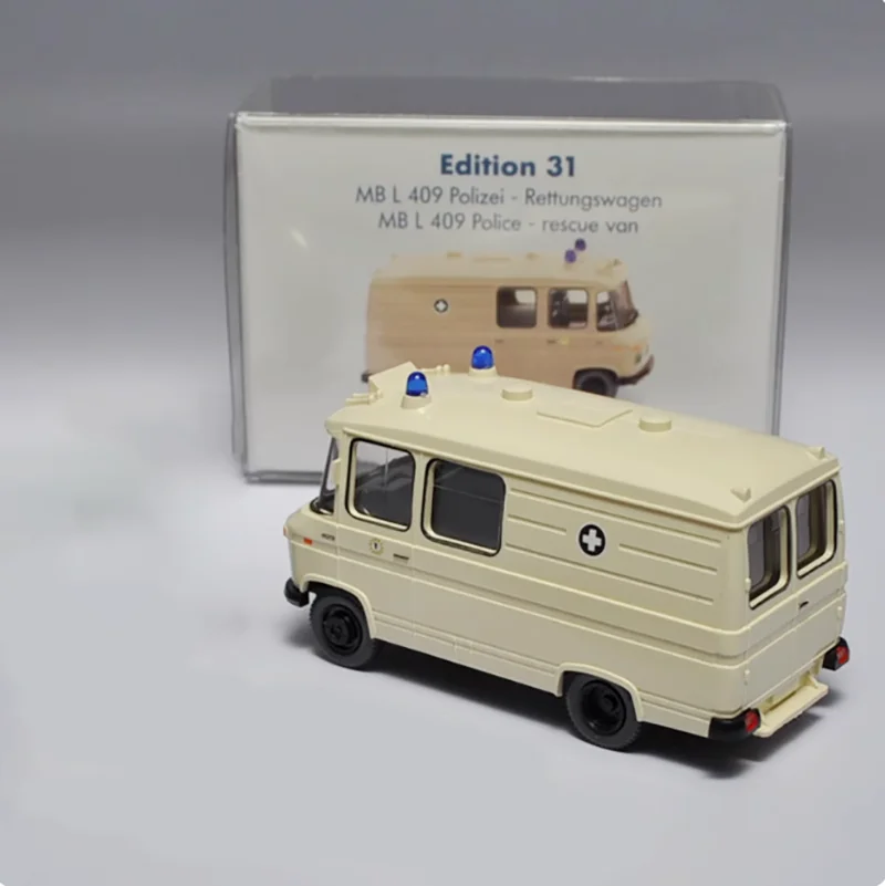 Vintage Ambulance Model WIKING 1:87 Scale 4 Vintage Ambulance Model WIKING 1:87 Scale - Image 4