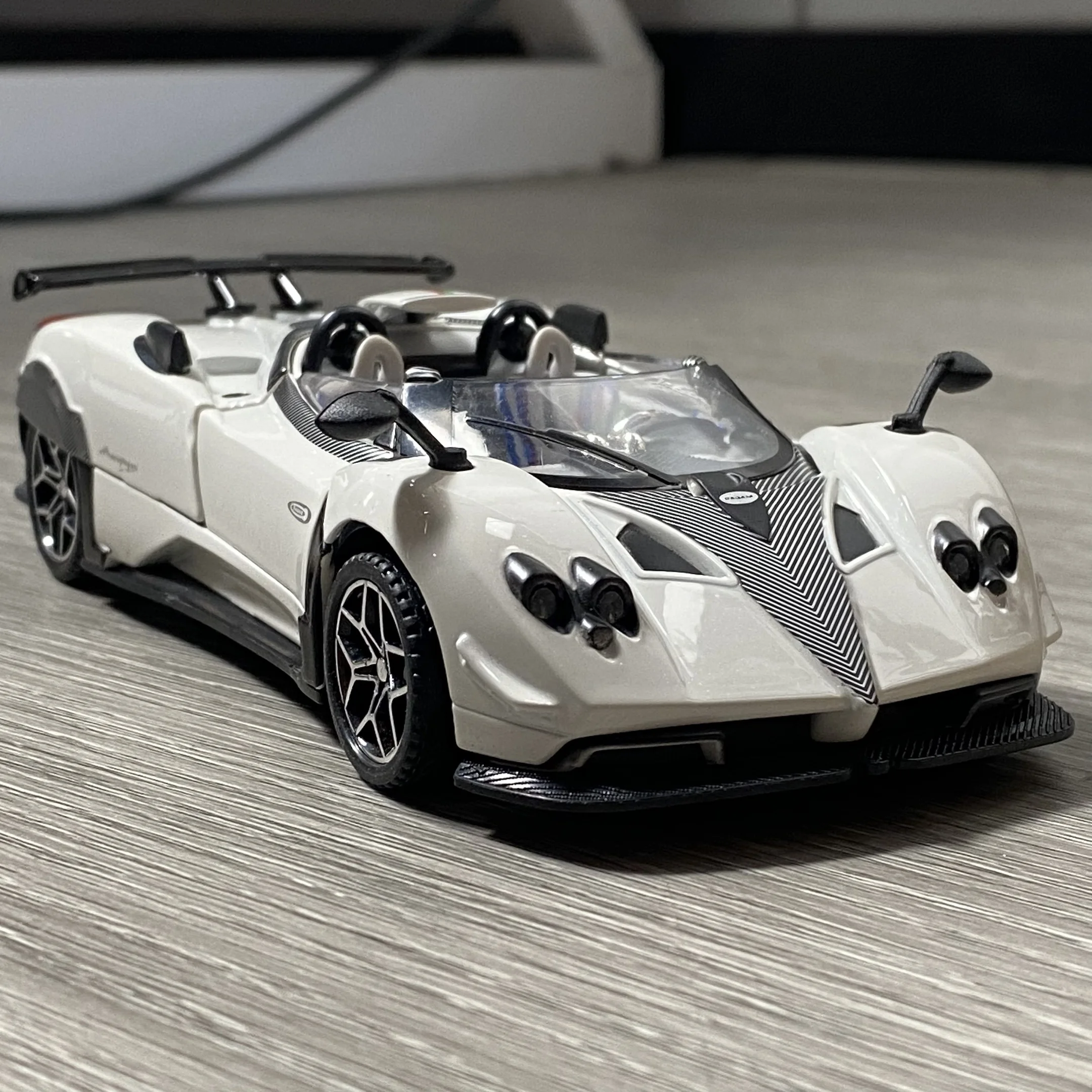 1:32 Pagani Zonda HP 2017 Diecast Model 3 1:32 Pagani Zonda HP 2017 Diecast Model - Image 3