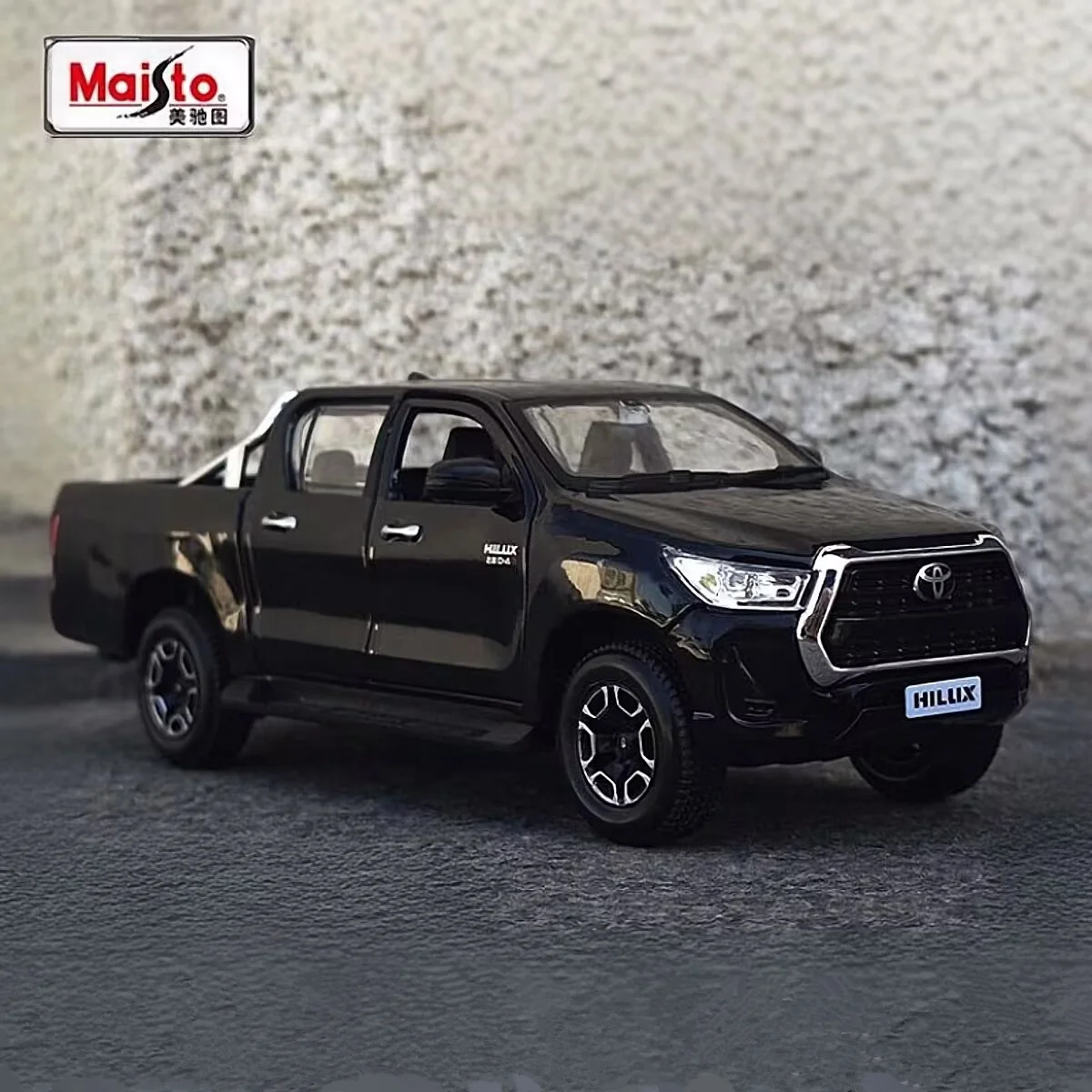 Toyota Hilux 1:27 Scale Diecast Model Black 3 Toyota Hilux 1:27 Scale Diecast Model Black - Image 3