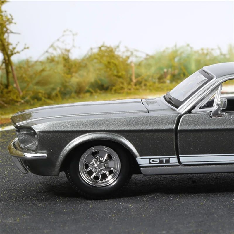 1967 Ford Mustang GT 1:24 Diecast Model 5 1967 Ford Mustang GT 1:24 Diecast Model - Image 5