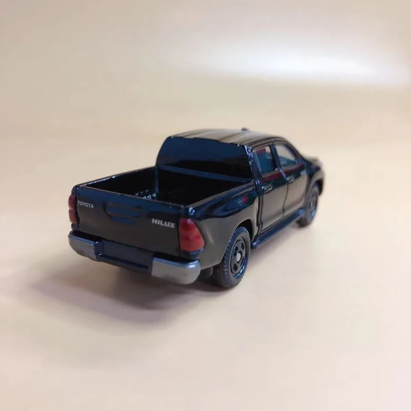 Toyota Hilux No. 67 Diecast Model Car 1:70 6 Toyota Hilux No. 67 Diecast Model Car 1:70 - Image 6