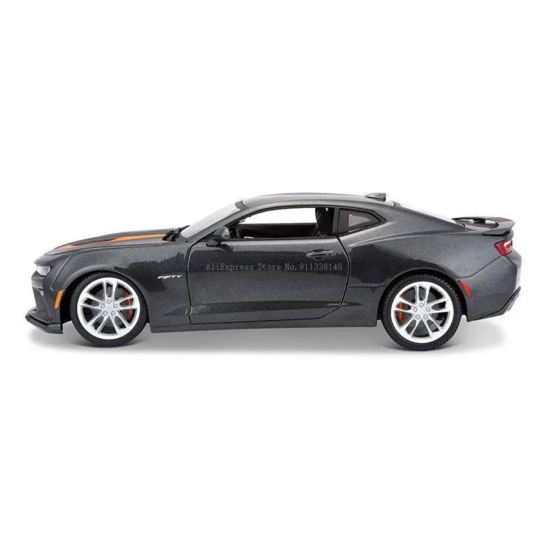 2017 Chevrolet Camaro SS 1:18 Diecast Model 4 2017 Chevrolet Camaro SS 1:18 Diecast Model - Image 4