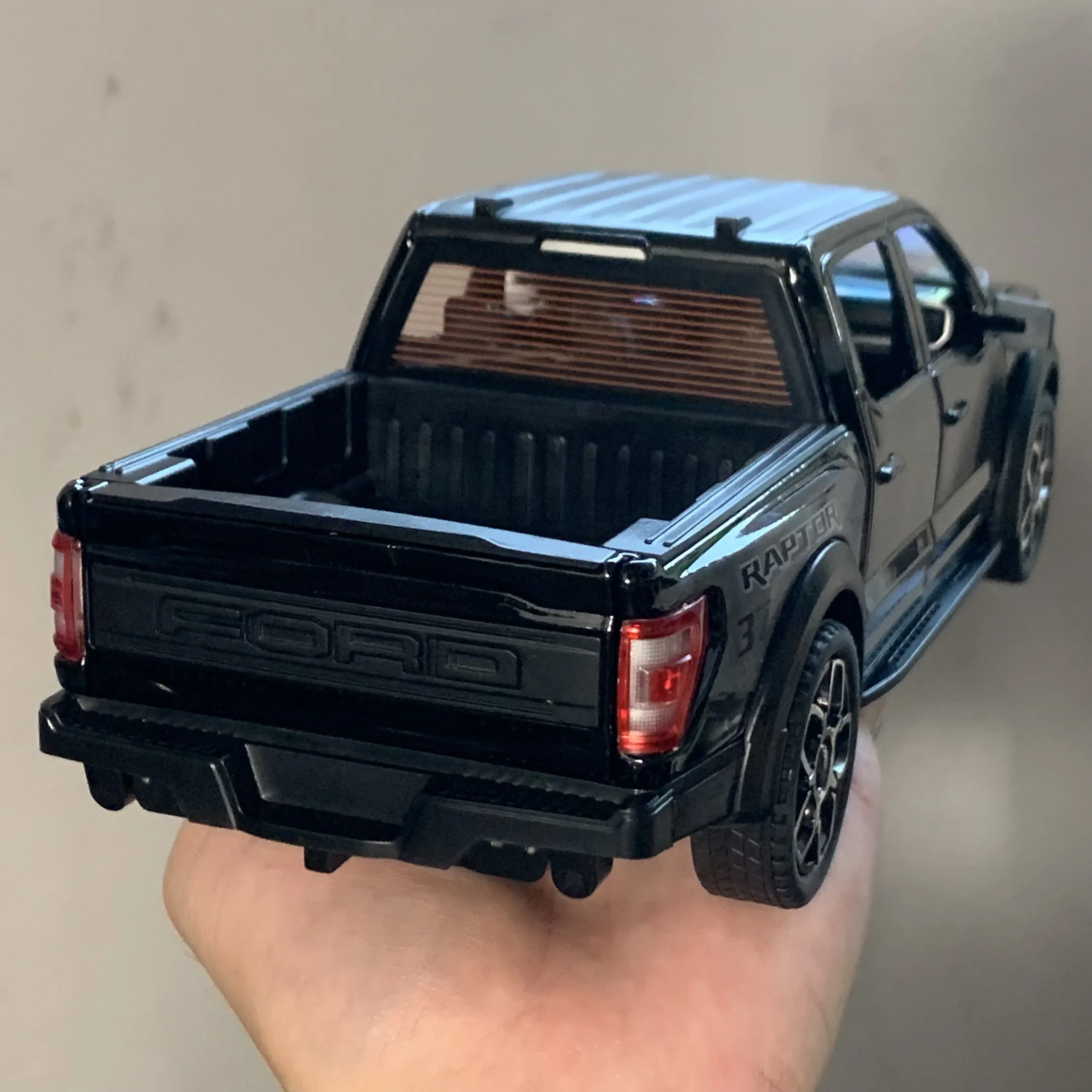 1:20 Scale Ford Raptor F150 Diecast Model 6 1:20 Scale Ford Raptor F150 Diecast Model - Image 6