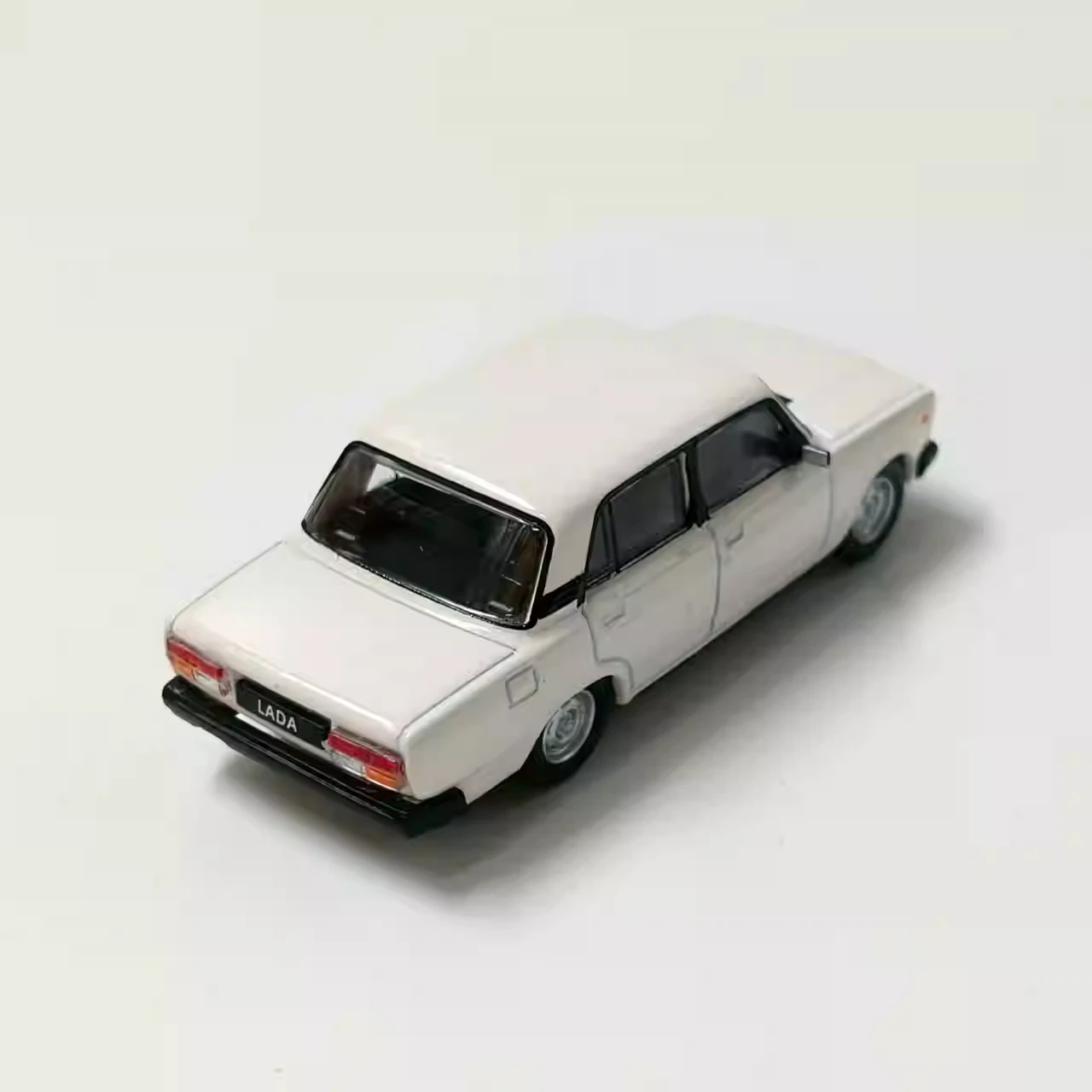 1:64 Scale Russian LADA 2105 Diecast Model 5 1:64 Scale Russian LADA 2105 Diecast Model - Image 5