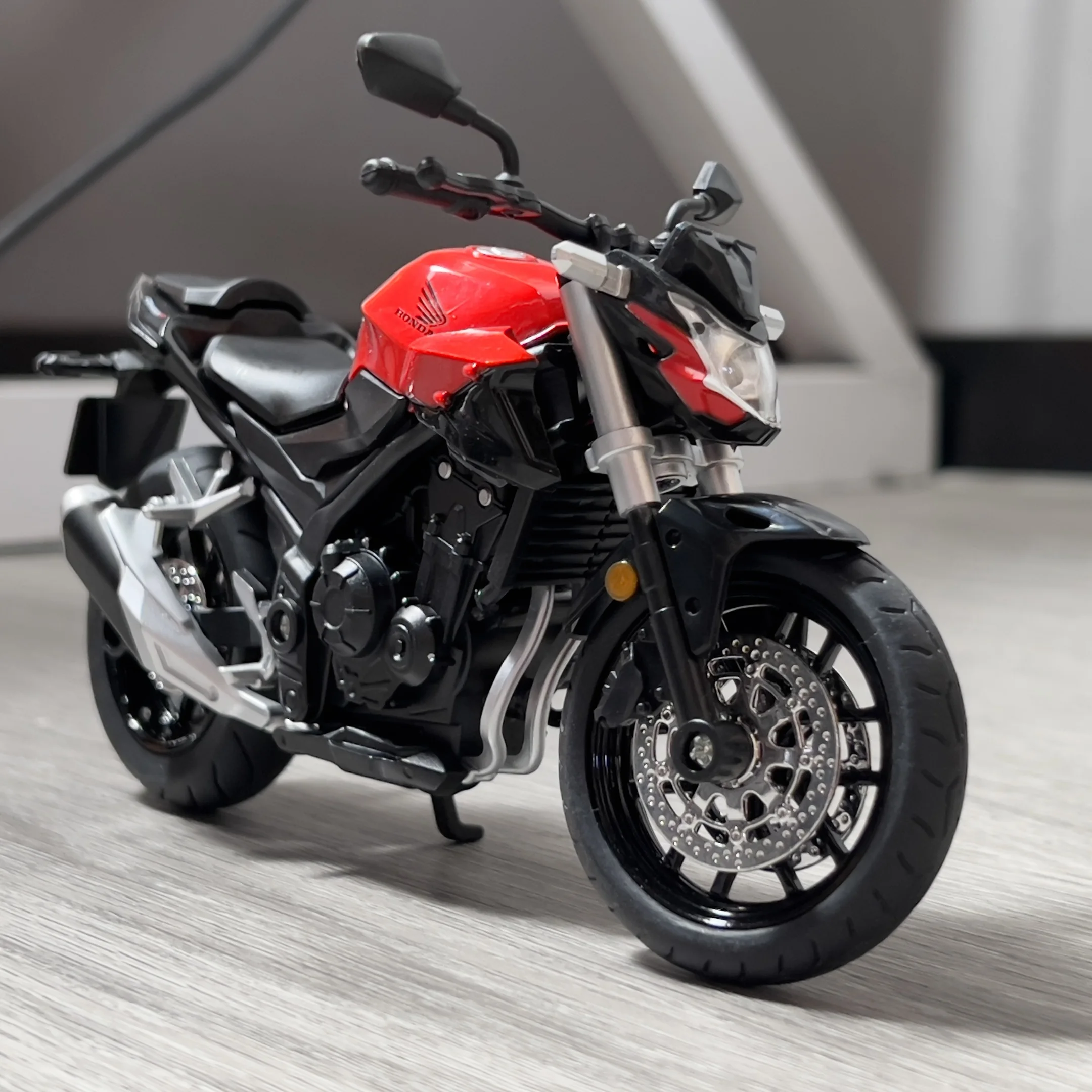 Honda CB400F Street Motorcycle Model 1:12 Scale 4 Honda CB400F Street Motorcycle Model 1:12 Scale - Image 4