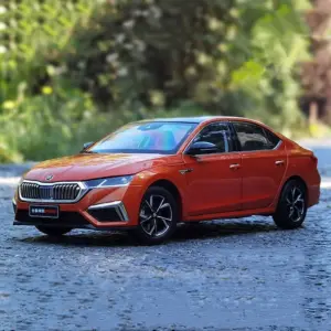 Vibrant Orange 1:18 ŠKODA Octavia PRO Model 19 Sa3571698458046cbbac157eb03219ae6K