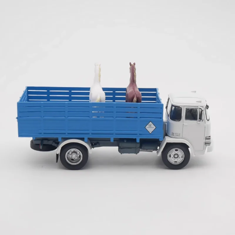 IXO 1:43 Ebro D-700 Horse Transport Model 4 IXO 1:43 Ebro D-700 Horse Transport Model - Image 4