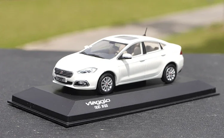 FIAT Viaggio 1:43 Diecast Model in Alloy 6 FIAT Viaggio 1:43 Diecast Model in Alloy - Image 6
