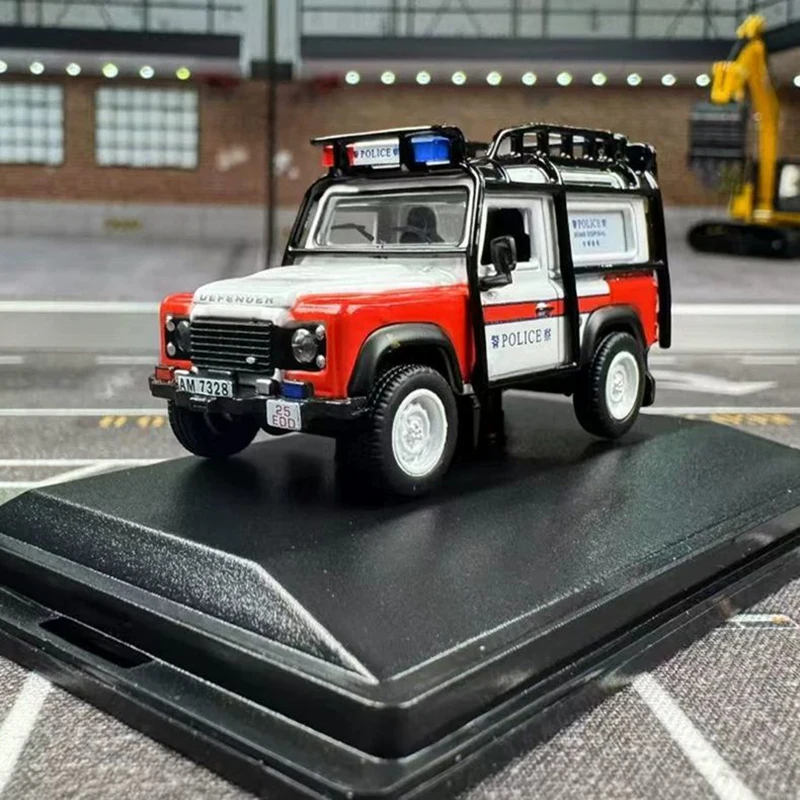 1:76 Scale Defender 90 Police Miniature Model 6 1:76 Scale Defender 90 Police Miniature Model - Image 6