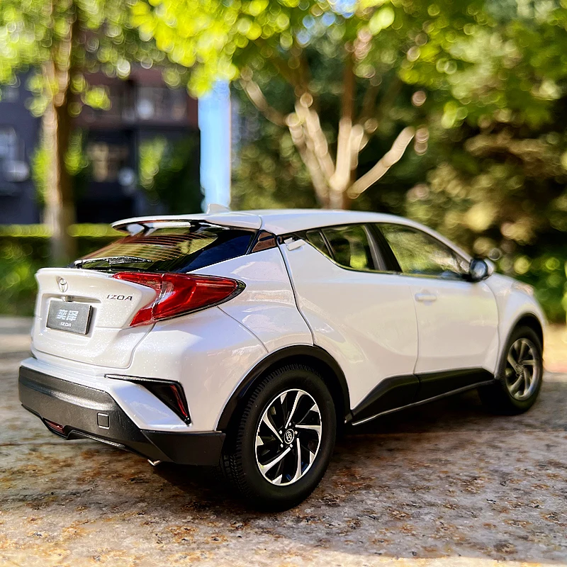 1:18 Scale Toyota Izoa SUV Model Replica 3 1:18 Scale Toyota Izoa SUV Model Replica - Image 3