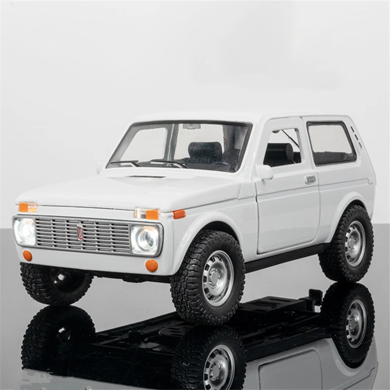1:20 LADA NIVA Classic Diecast Model 3 1:20 LADA NIVA Classic Diecast Model - Image 3