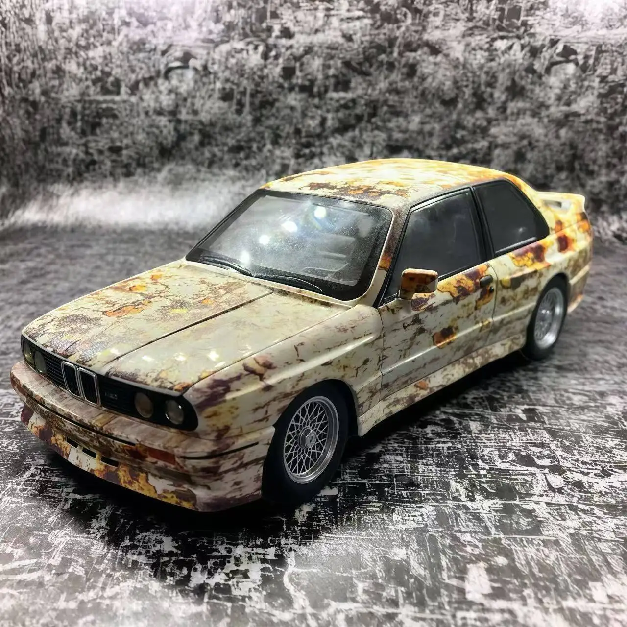 Rusted 1988 BMW M3 E30 Diecast Model 7 Rusted 1988 BMW M3 E30 Diecast Model - Image 7