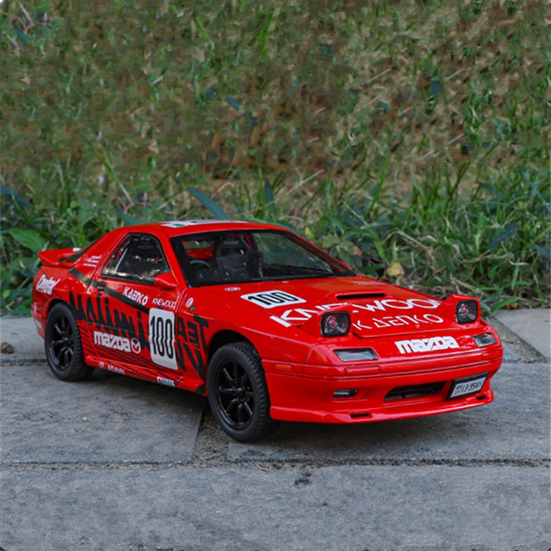 1:24 Scale Mazda RX7 Diecast Model for Collectors 2 1:24 Scale Mazda RX7 Diecast Model for Collectors - Image 2