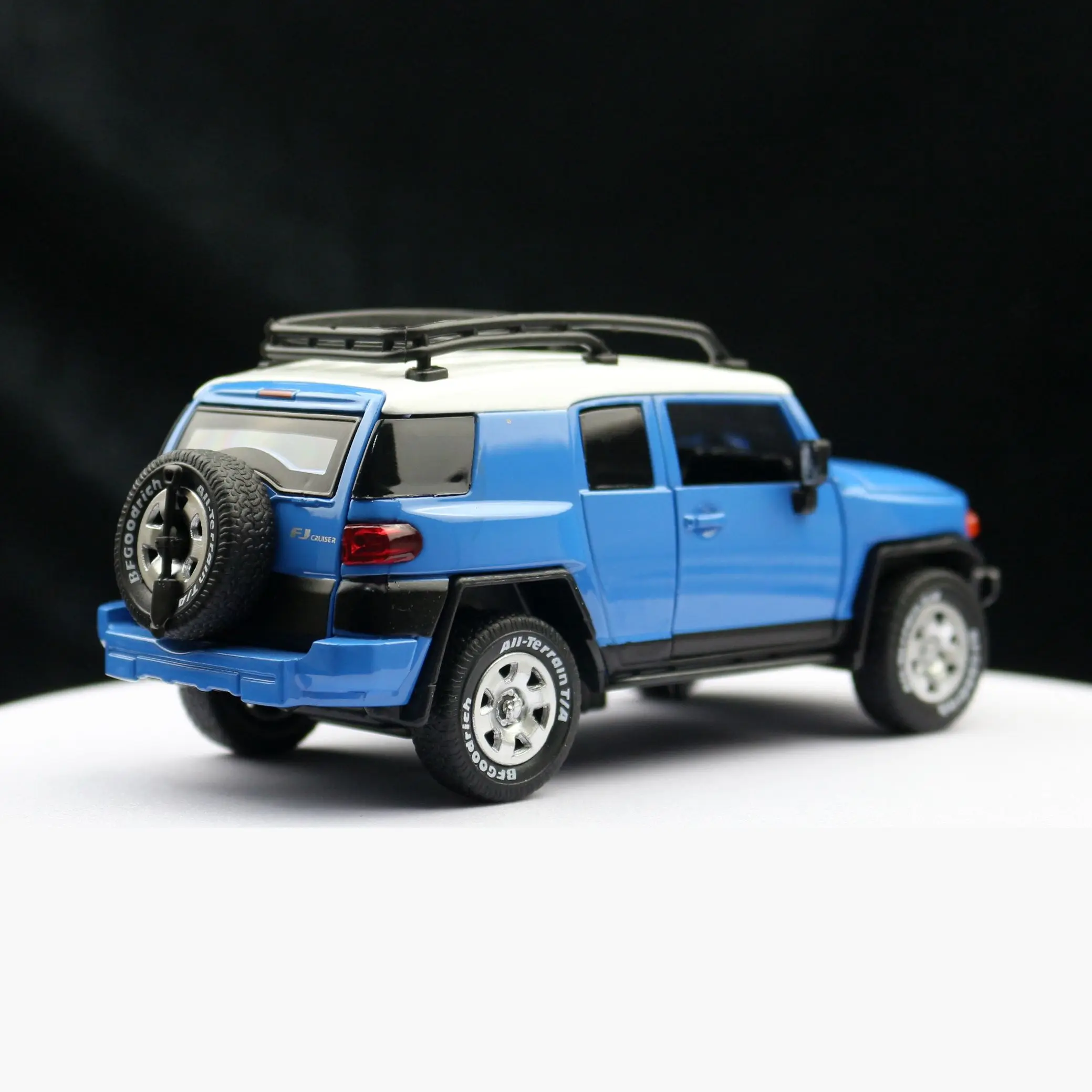 Vibrant Blue 1/32 Toyota FJ Cruiser Diecast Model 4 Vibrant Blue 1/32 Toyota FJ Cruiser Diecast Model - Image 4