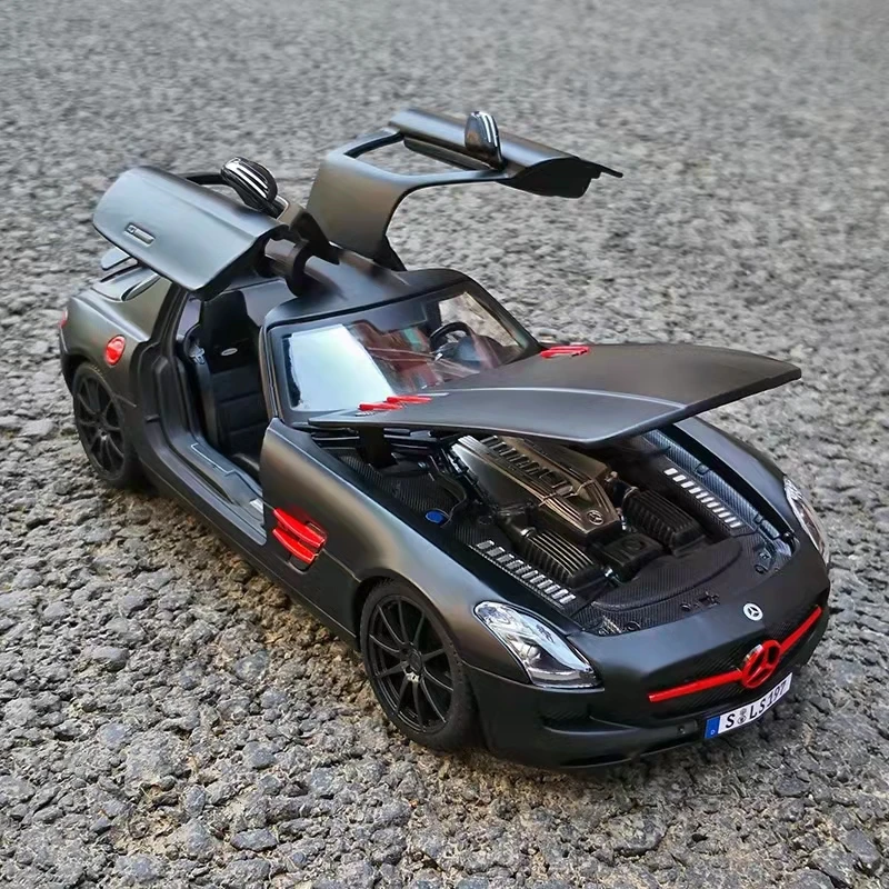Mercedes-Benz SLS AMG 1:18 Diecast Model 3 Mercedes-Benz SLS AMG 1:18 Diecast Model - Image 3