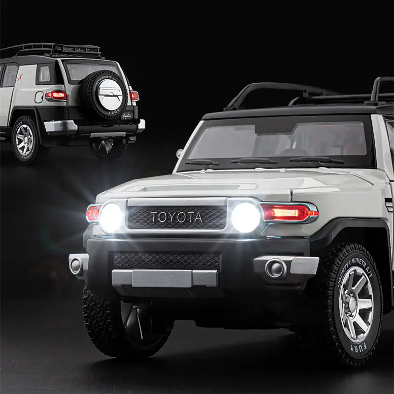 1:24 Scale Toyota FJ Cruiser Diecast Model 3 1:24 Scale Toyota FJ Cruiser Diecast Model - Image 3