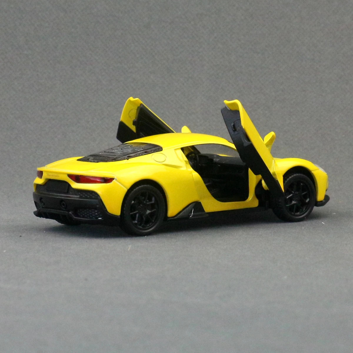 Maserati MC20 1/43 Diecast Model Car in Blue 4 Maserati MC20 1/43 Diecast Model Car in Blue - Image 4