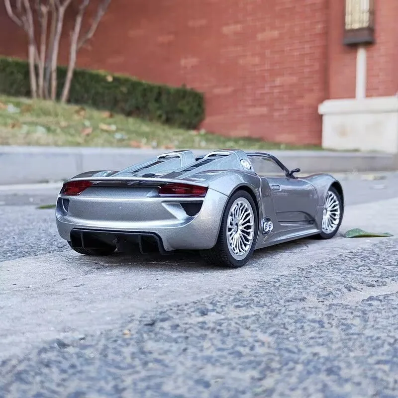 1:18 Scale Porsche 918 Spyder Alloy Model 5 1:18 Scale Porsche 918 Spyder Alloy Model - Image 5