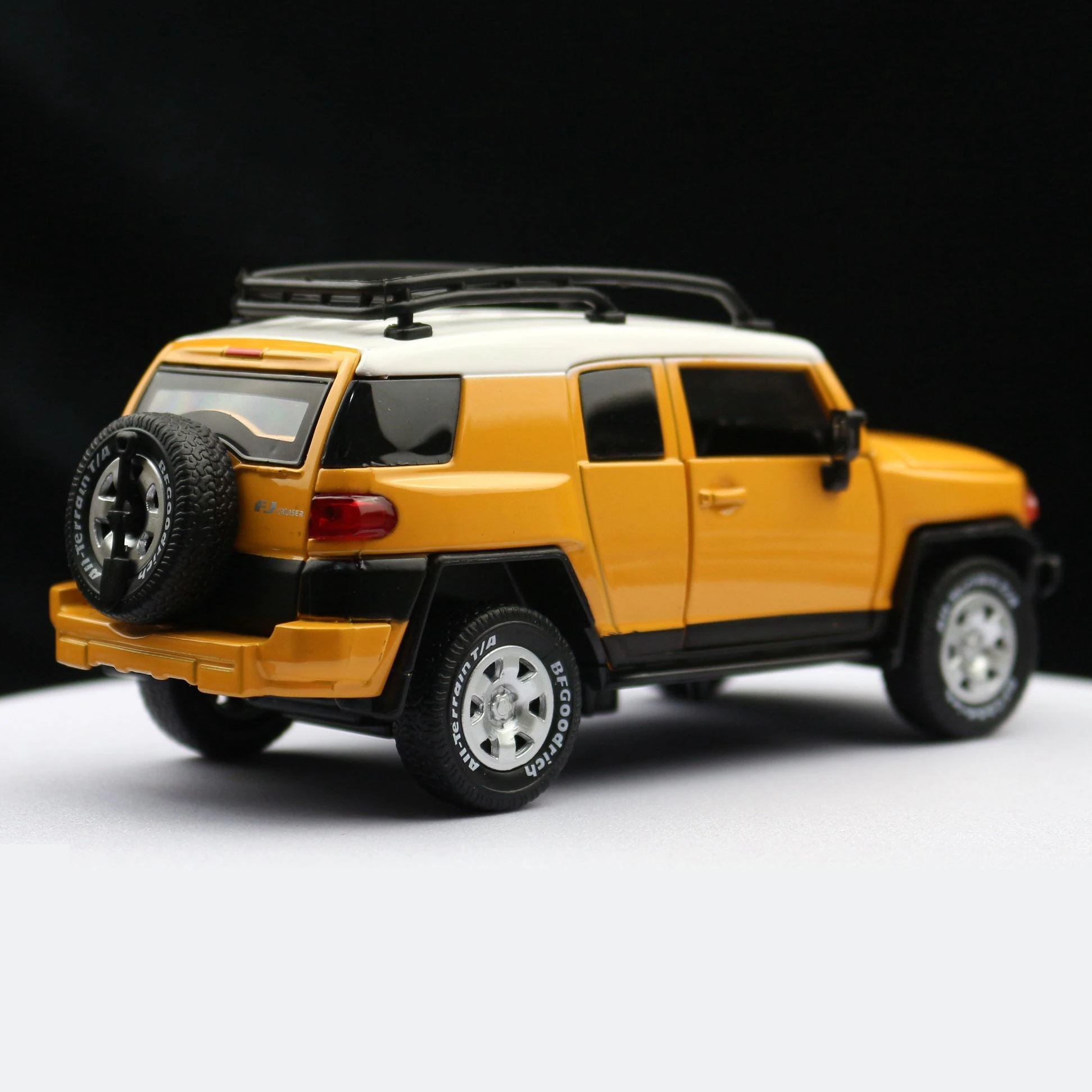 Vibrant Blue 1/32 Toyota FJ Cruiser Diecast Model 5 Vibrant Blue 1/32 Toyota FJ Cruiser Diecast Model - Image 5