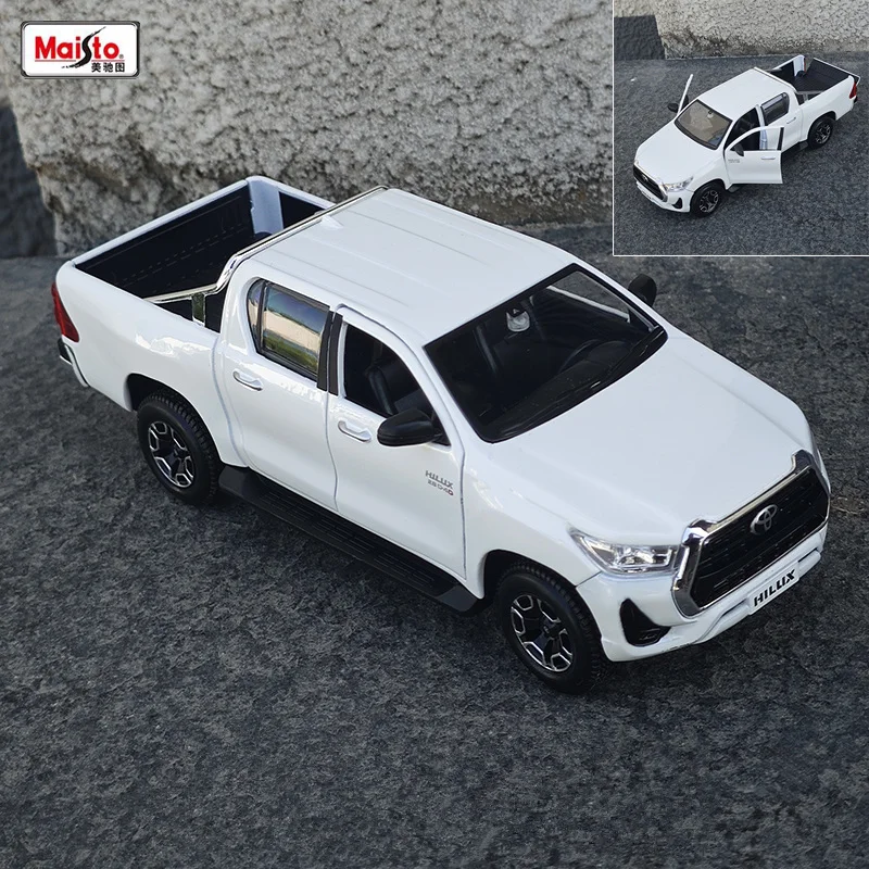 Toyota Hilux 1:27 Scale Diecast Model Black 7 Toyota Hilux 1:27 Scale Diecast Model Black - Image 7