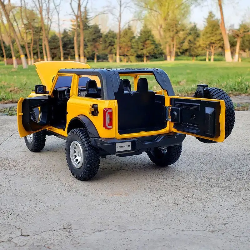 1:32 Ford Bronco Diecast Model in Grey 6 1:32 Ford Bronco Diecast Model in Grey - Image 6