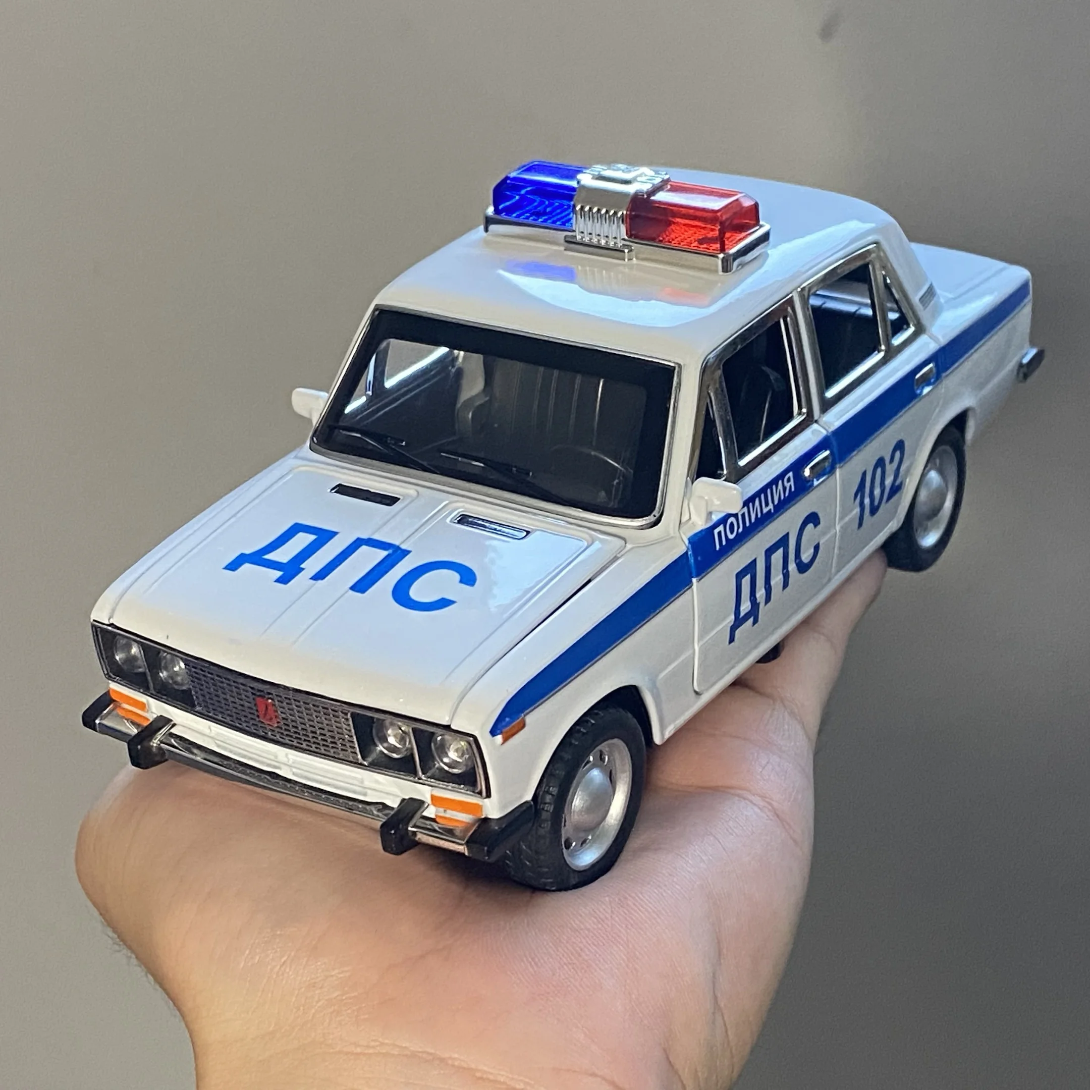 Vintage LADA 2106 Police Diecast Model 1:24 Scale 1 Vintage LADA 2106 Police Diecast Model 1:24 Scale