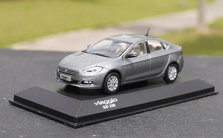 FIAT Viaggio 1:43 Diecast Model in Alloy 10 FIAT Viaggio 1:43 Diecast Model in Alloy - Image 10