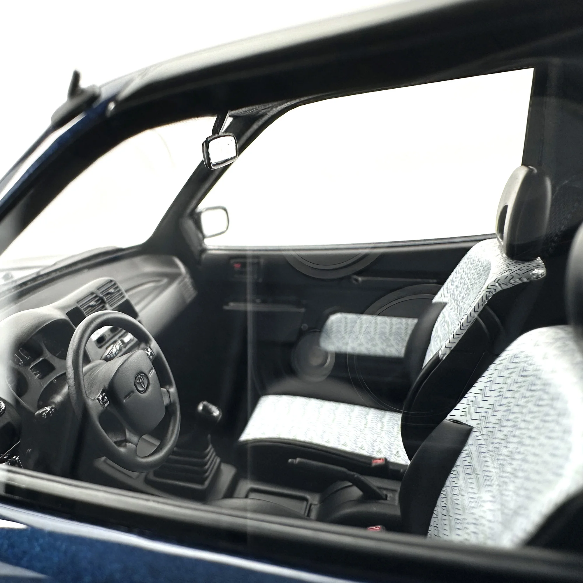 1994 Toyota RAV4 1/18 Resin Model in Metallic Teal 5 1994 Toyota RAV4 1/18 Resin Model in Metallic Teal - Image 5