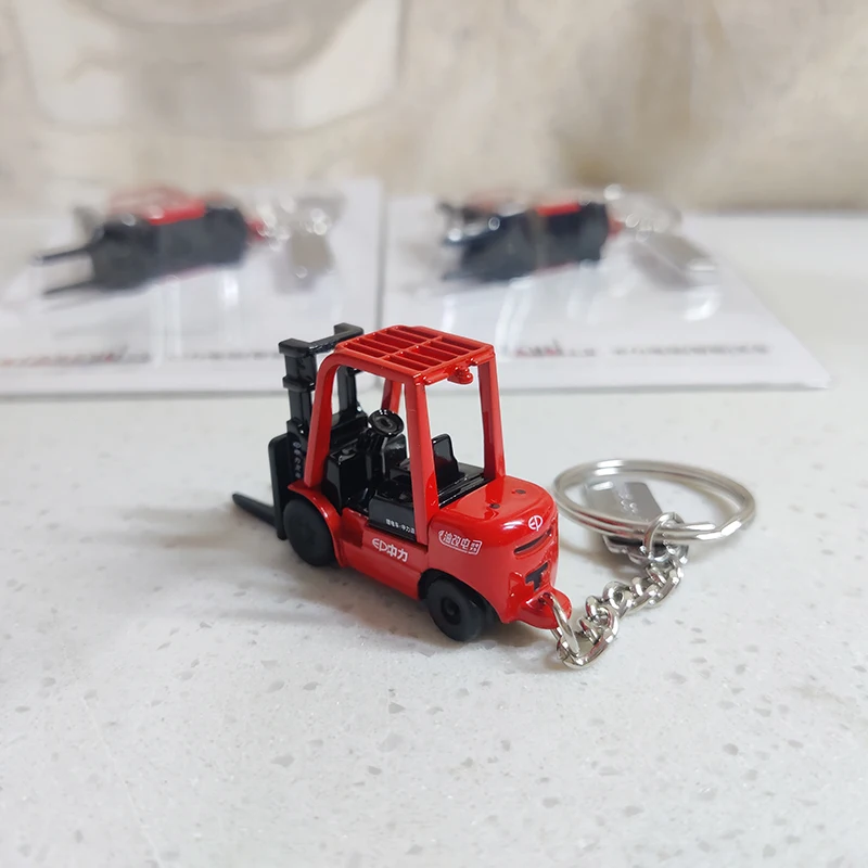 Mini Forklift Alloy Keychain Collectible in 1:100 Scale 4 Mini Forklift Alloy Keychain Collectible in 1:100 Scale - Image 4