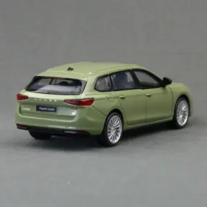 Vibrant Green 1/35 Skoda Superb Combi Model 14 Sba0c11ff6d244e30852c20b553442ecaO