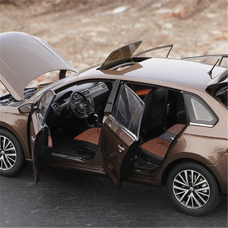 VW Gran Santana SUV 1:18 Diecast Model 4 VW Gran Santana SUV 1:18 Diecast Model - Image 4