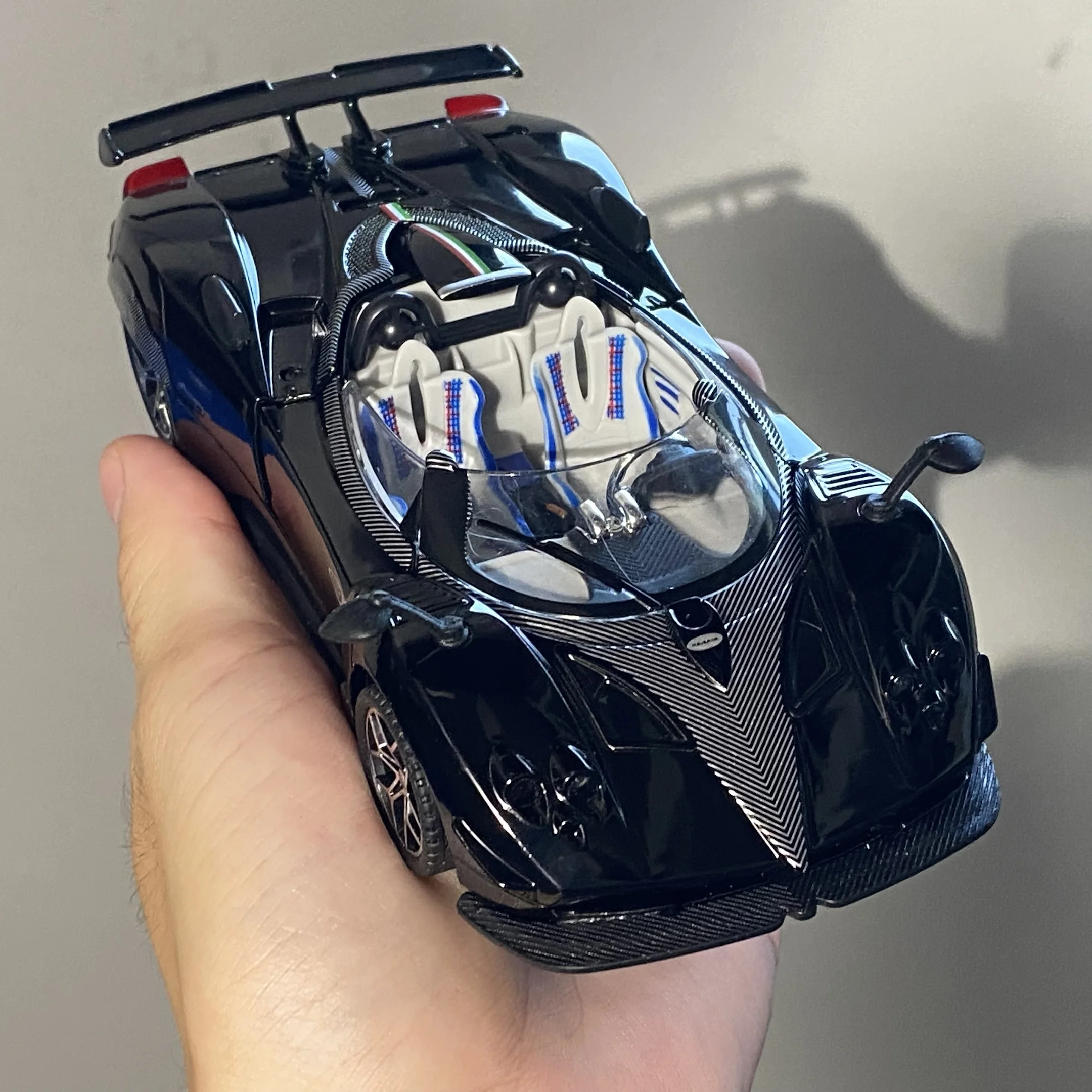 1:32 Pagani Zonda HP 2017 Diecast Model 2 1:32 Pagani Zonda HP 2017 Diecast Model - Image 2